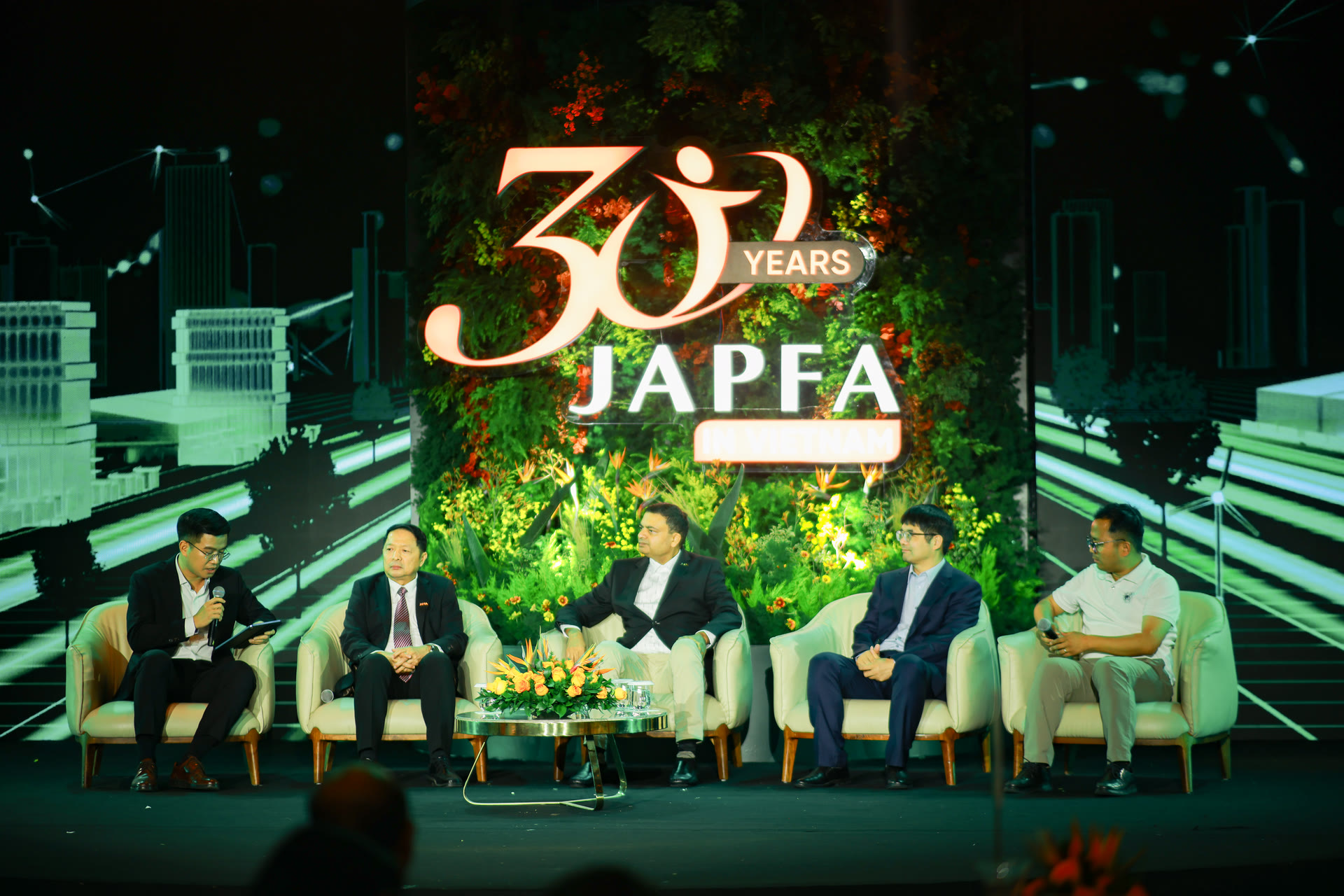 Leadership panel on innovation and sustainable growth.