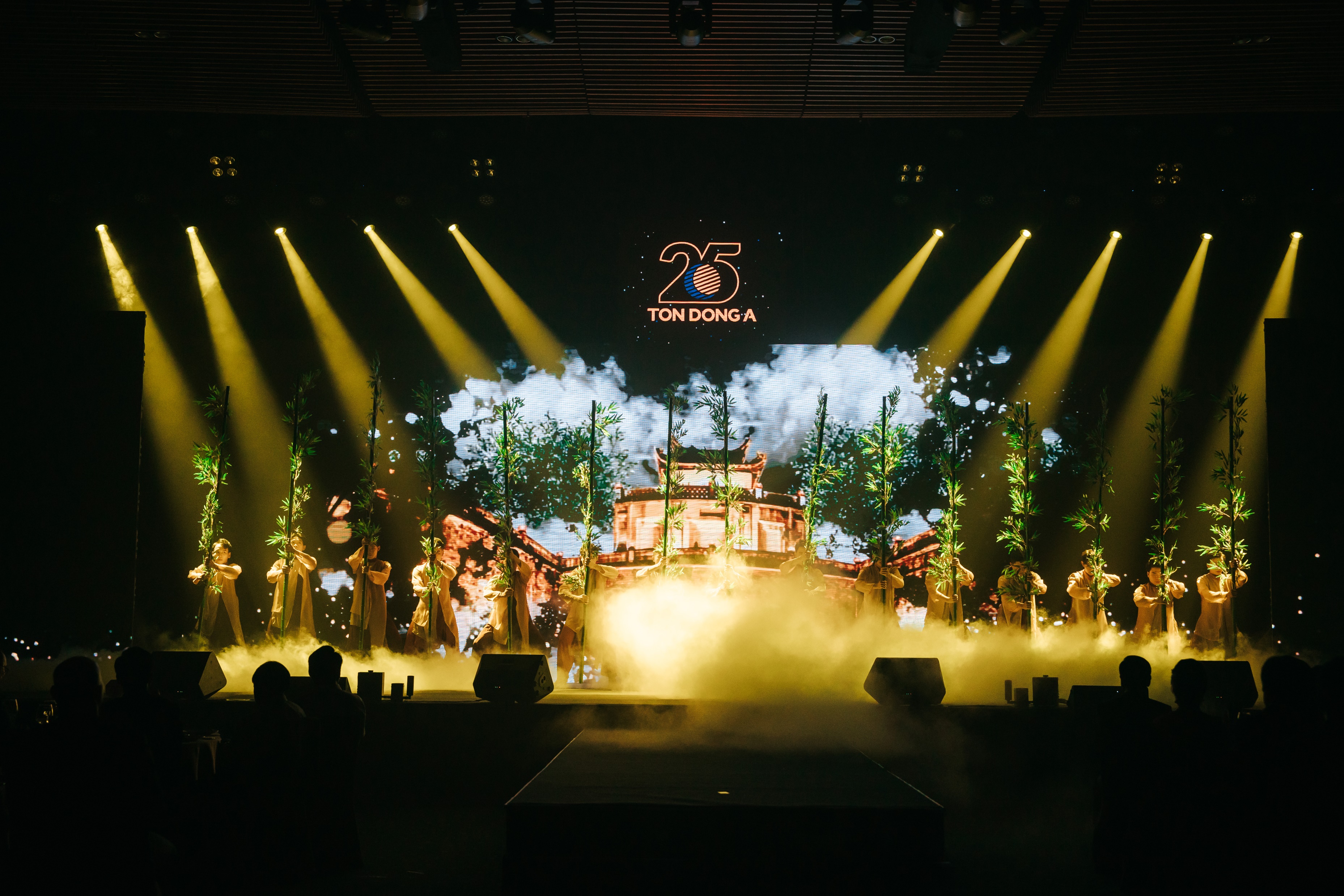 Tôn Đông Á — 25 Years