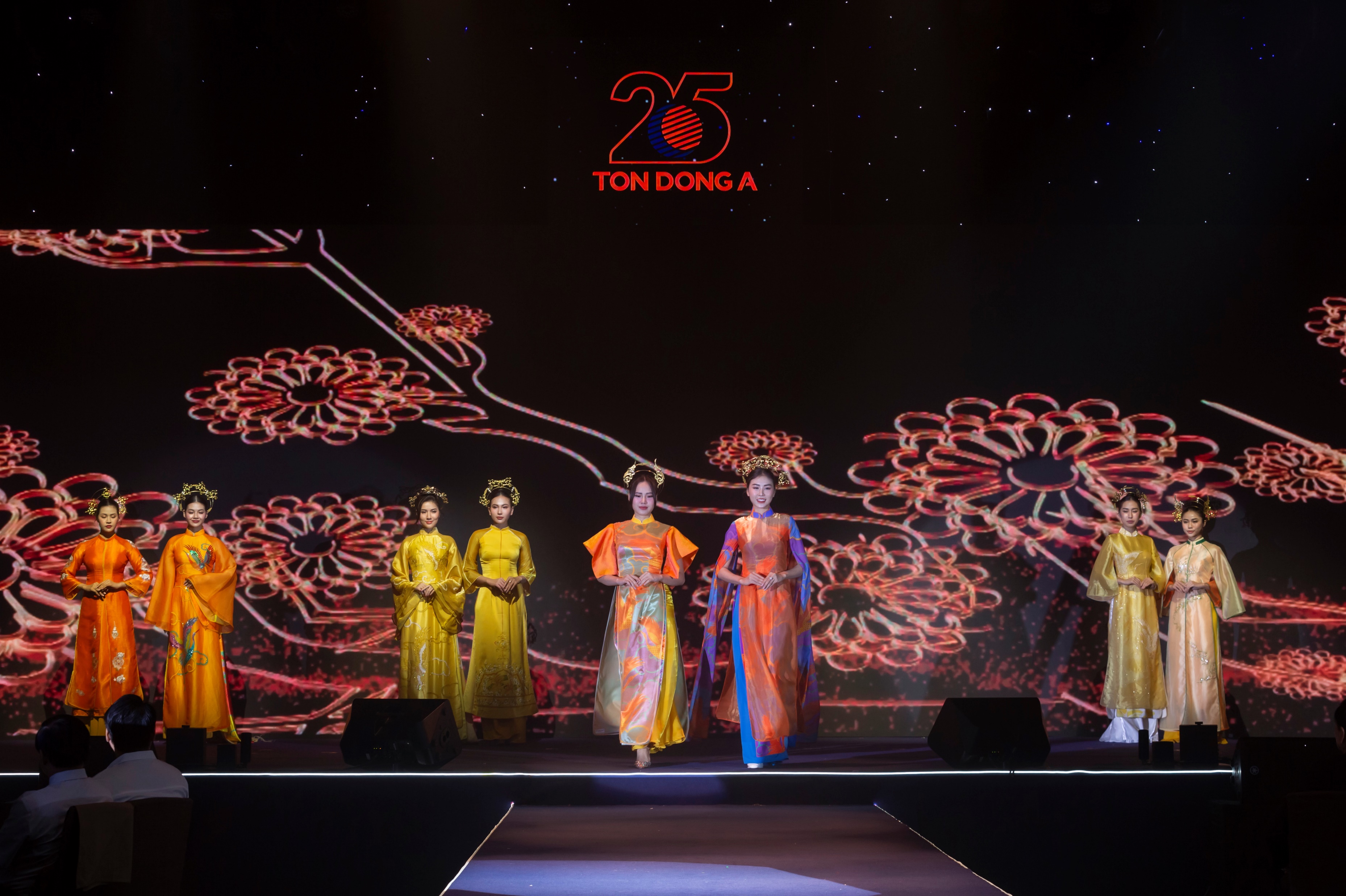 Tôn Đông Á — 25 Years