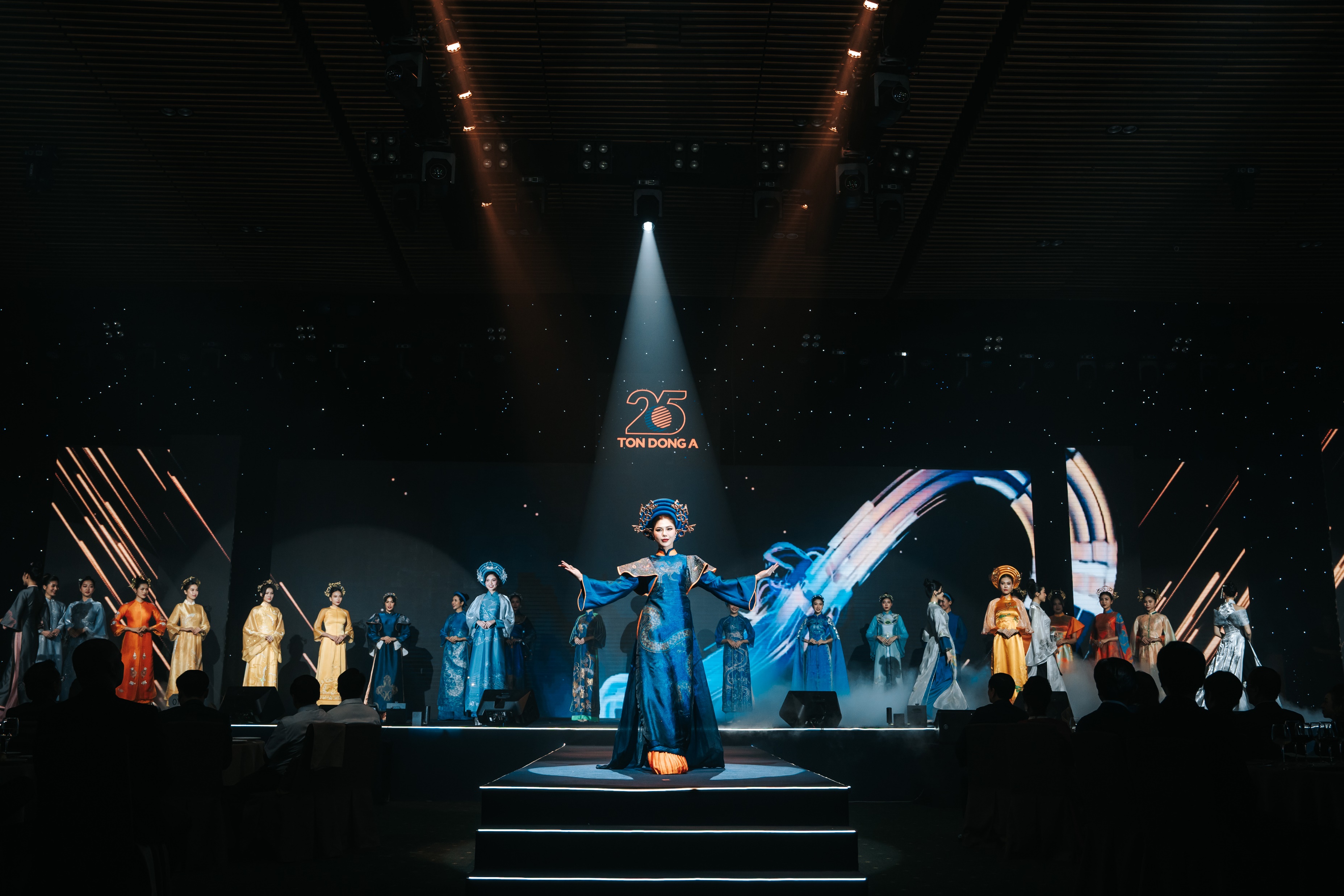 A solo performance brings heritage motifs to life.